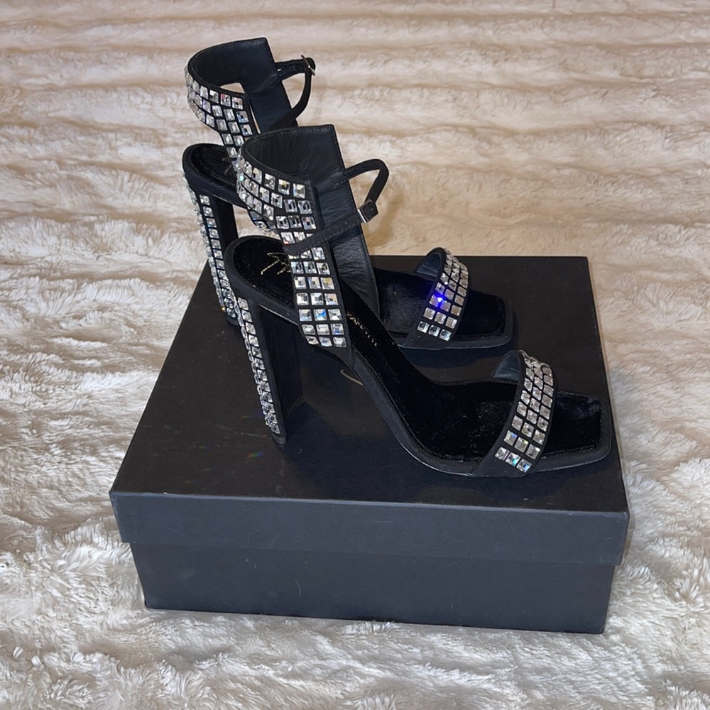 Giuseppe Zanotti Crystal Embellished suade/velvet Black Sandals